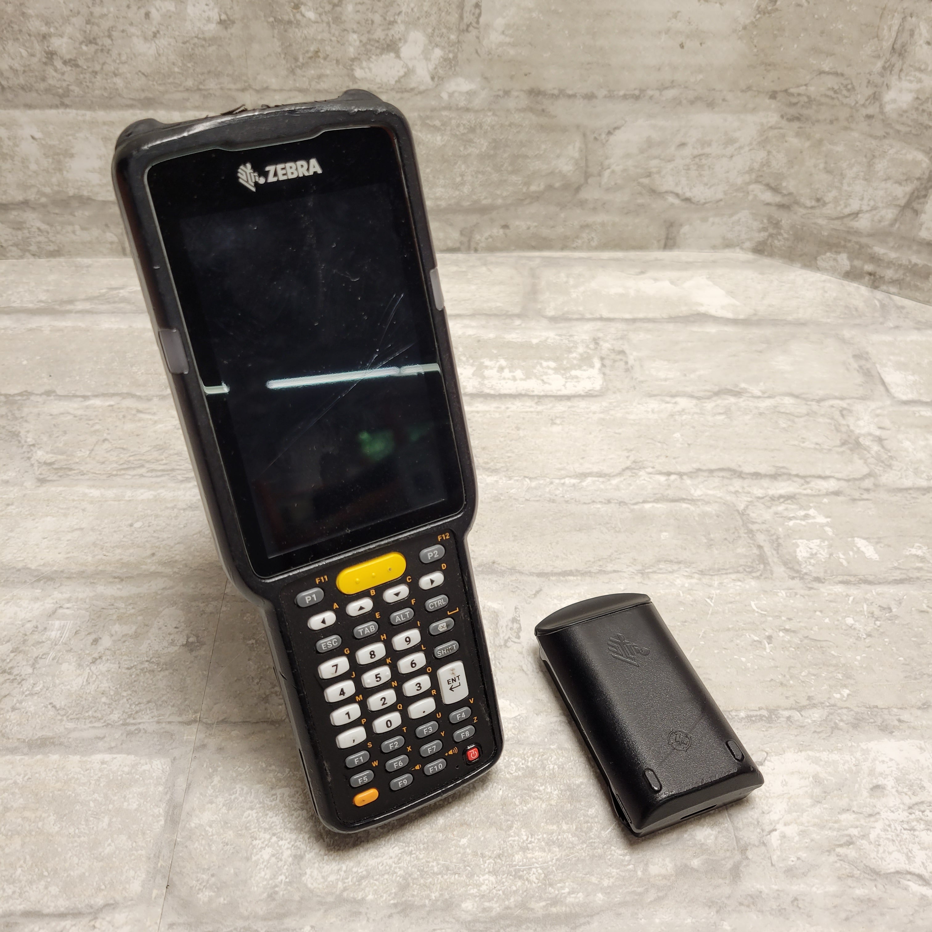 ZEBRA MC330K-GI3HA3US01 Barcode Scanner and Battery *FOR PARTS* (8145146904814)